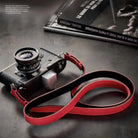 Rock n Roll Camera Straps And Bags Kameragurte | Design Kameragurt aus Leder in Rot und Schwarz | Rock n Roll Camera Straps |gr.l